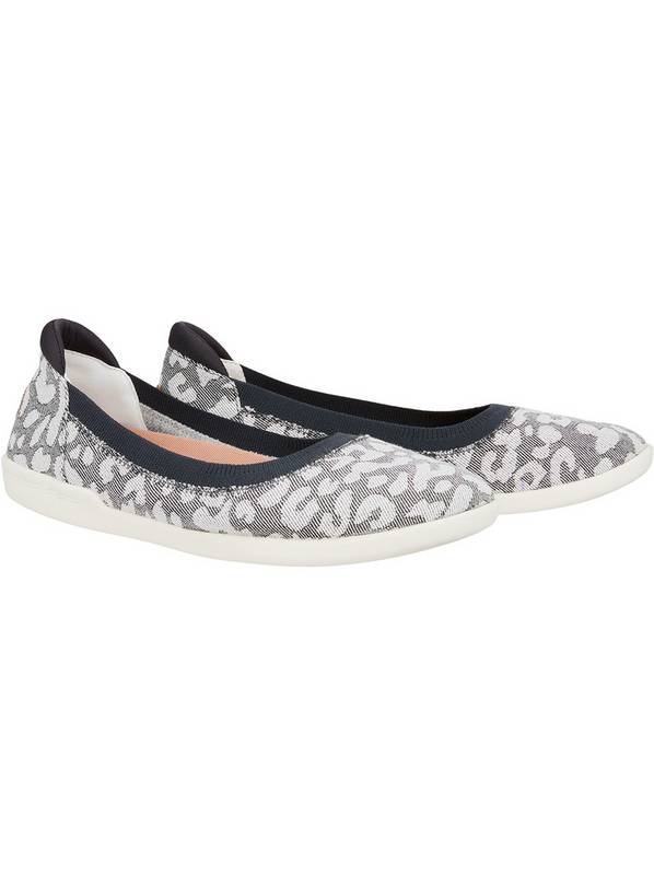 HEYDUDE Savannah Slip On Shoe 7